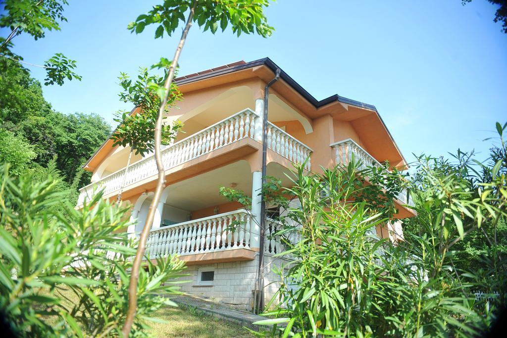 Apartments Viktorija Omišalj Oda fotoğraf