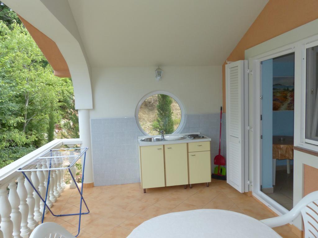 Apartments Viktorija Omišalj Dış mekan fotoğraf