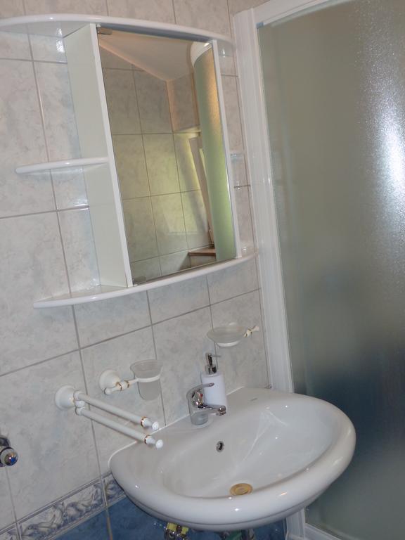 Apartments Viktorija Omišalj Dış mekan fotoğraf
